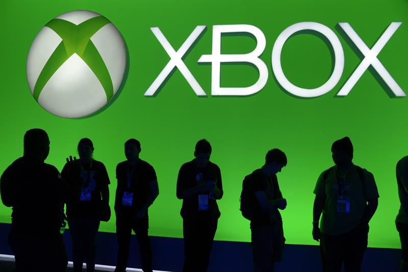  Î— Microsoft Ï€Î±ÏÎ¿Ï…ÏƒÎ¹Î¬Î¶ÎµÎ¹ Ï„Î· Î½Î­Î± ÎºÎ¿Î½ÏƒÏŒÎ»Î± Xbox One X ÏƒÏ„Î·Î½ ÎšÎ¿Î»Î¿Î¼Î²Î¯Î±