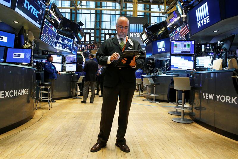  Î— Wall Street Î±Î½Î¿Î¯Î³ÎµÎ¹ Î¼Îµ ÎºÎ­ÏÎ´Î· ÎºÎ±Î¹ Î¿ Dow Jones Î±Ï…Î¾Î¬Î½ÎµÏ„Î±Î¹ ÎºÎ±Ï„Î¬ 0,48%